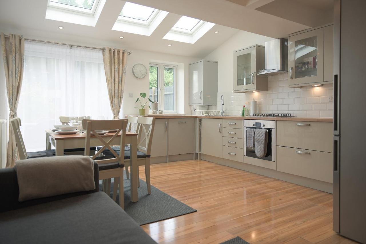 Knollmead House Holiday home Surbiton